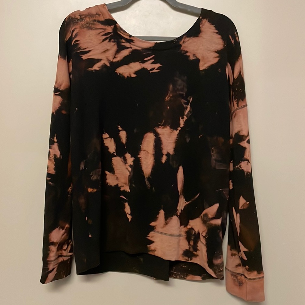 Yogalicious black tie dye lightweight pullover lace up back size xl